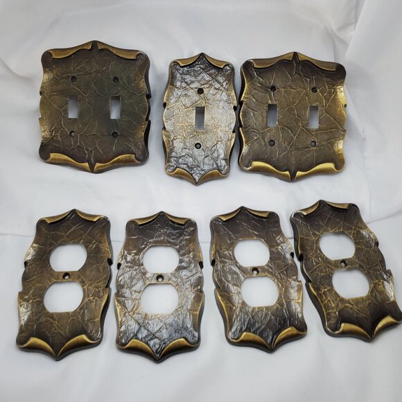 Vintage 7-Piece AMEROCK Metal Outlet & Switch Plate Covers Antique Brass Finish - Picture 2 of 10